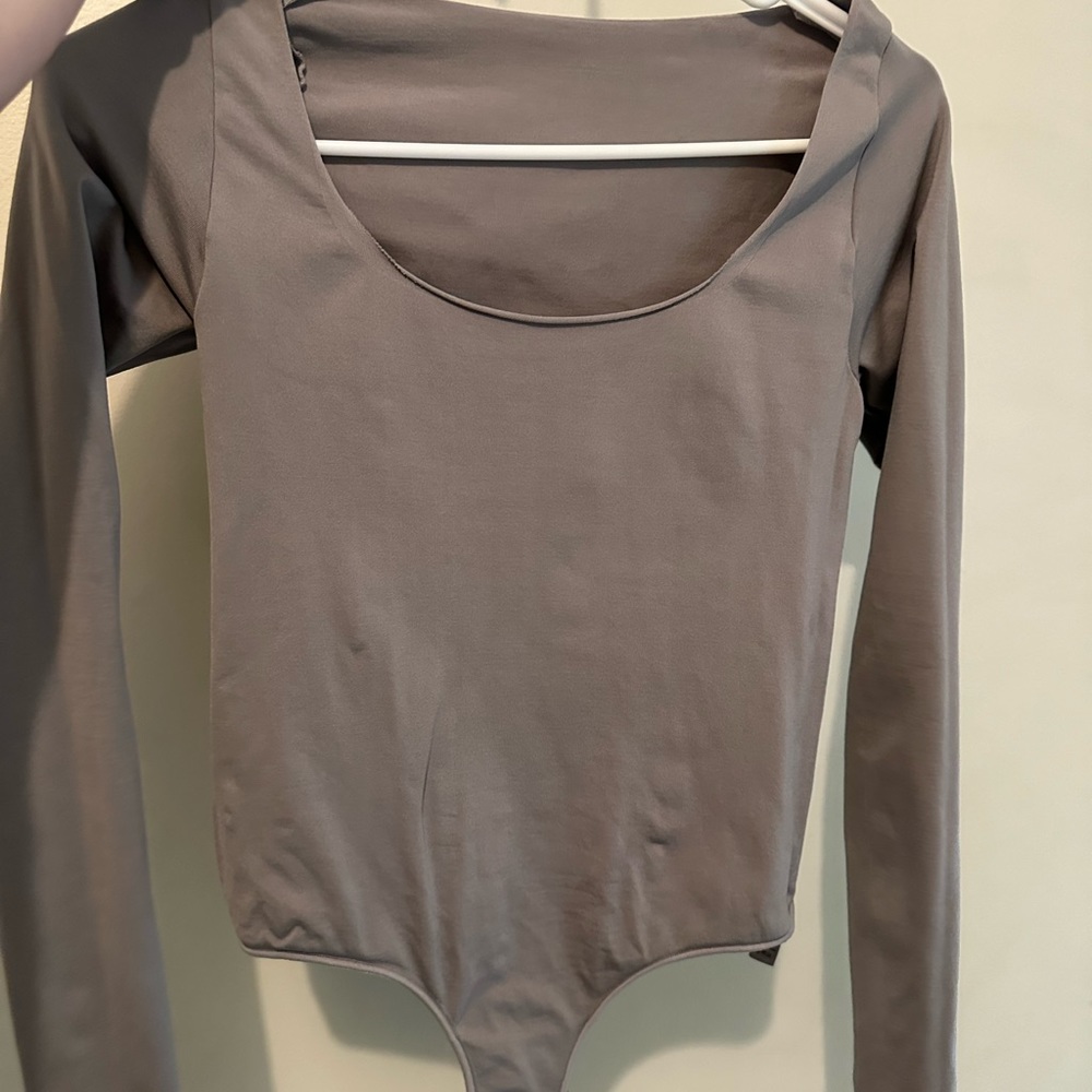 Skims essential body suit